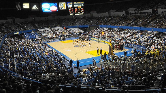 la_uclahoops1_sy_576.jpg