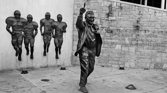 Joe Paterno statue