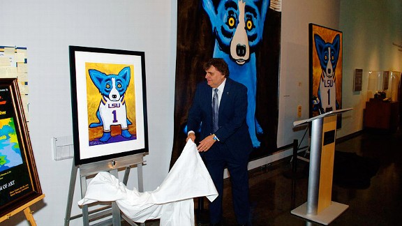 Iconic Blue Dog shows LSU colors
