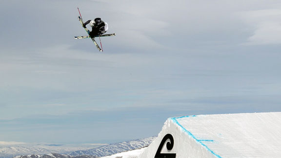 BOBBY BROWN Wins Ski Big Air