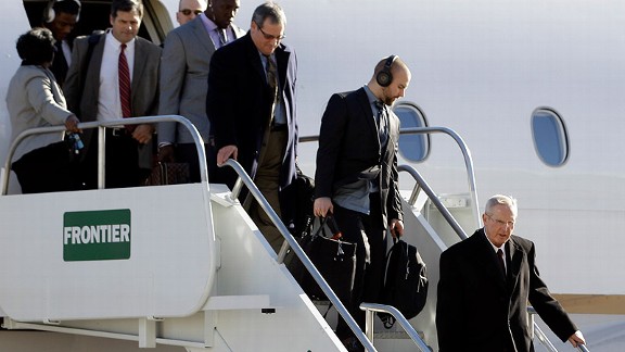 Giants Arrive in Indy for the Super Bowl