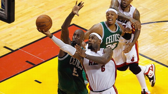 Celtics take control of East, beat Heat 94-90