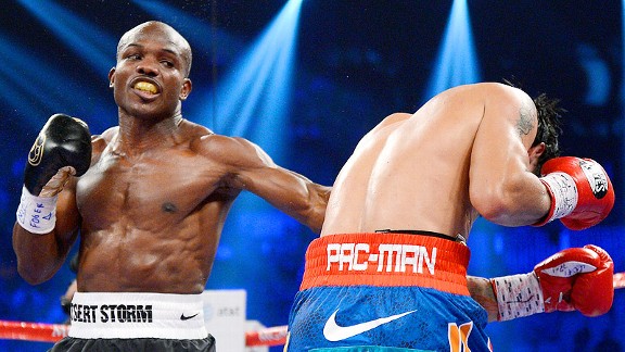 Bradley uitlized a left hook to the body in an attempt to keep Pacquiao in front of him and tire the champion out in the later rounds.