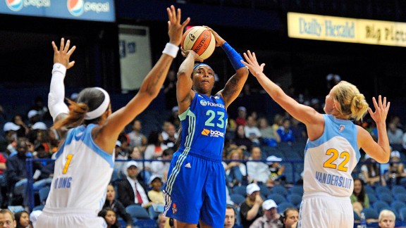 Cappie Pondexter, Eshaya Murphy, Courtney Vandersloot
