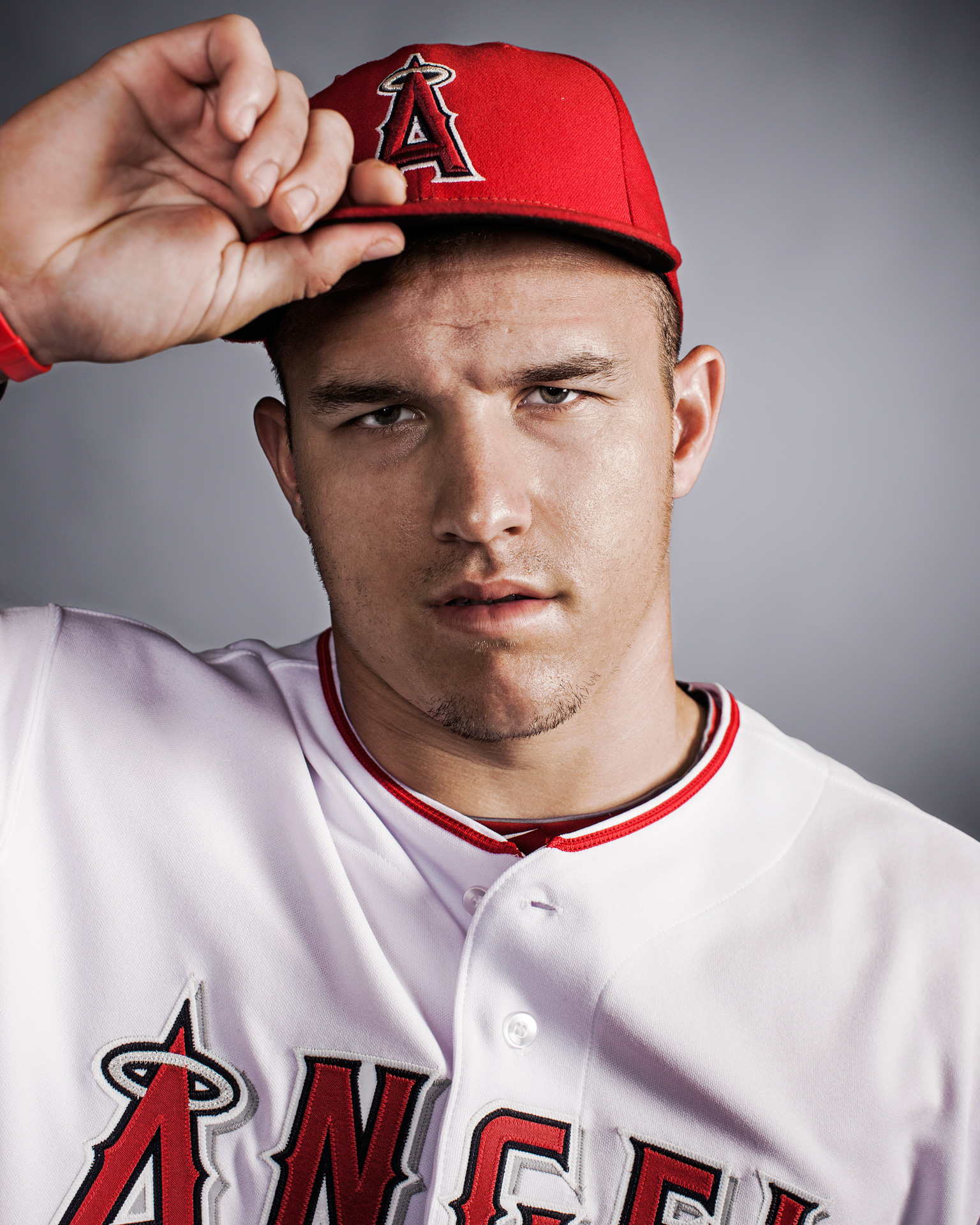 Mike Trout with a Yankees hat on 