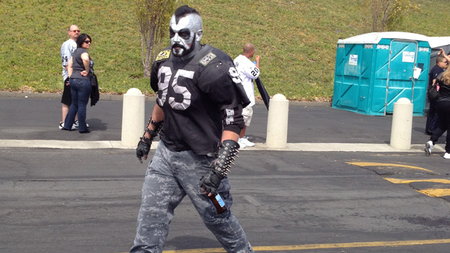 Raiders fan