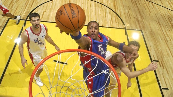 Jamaal Magloire at the All-Star Game in 2004
