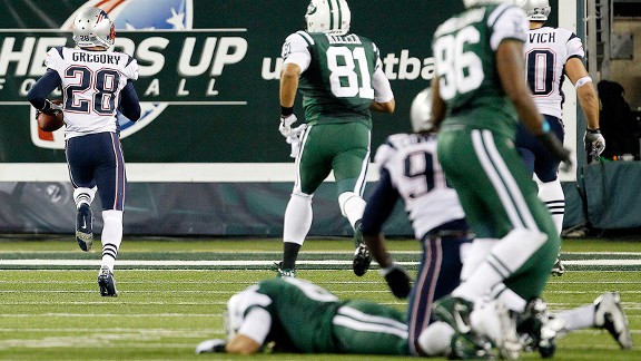 http://a.espncdn.com/photo/2012/1122/nfl_u_sanchez_fumble_b1_576.jpg