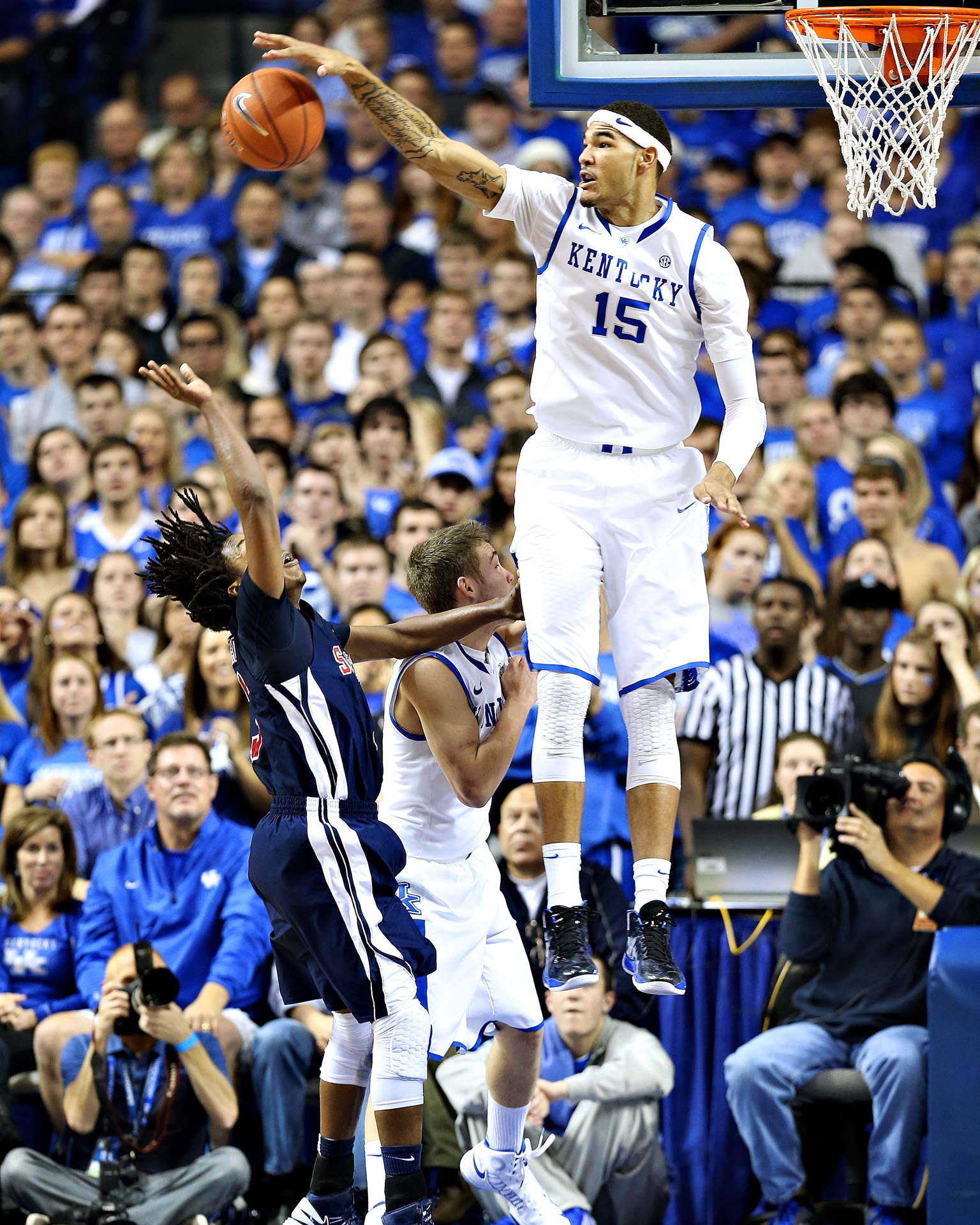 Ceiling Man - Photos of the Day for Dec. 05, 2012 - ESPN1536 x 1920