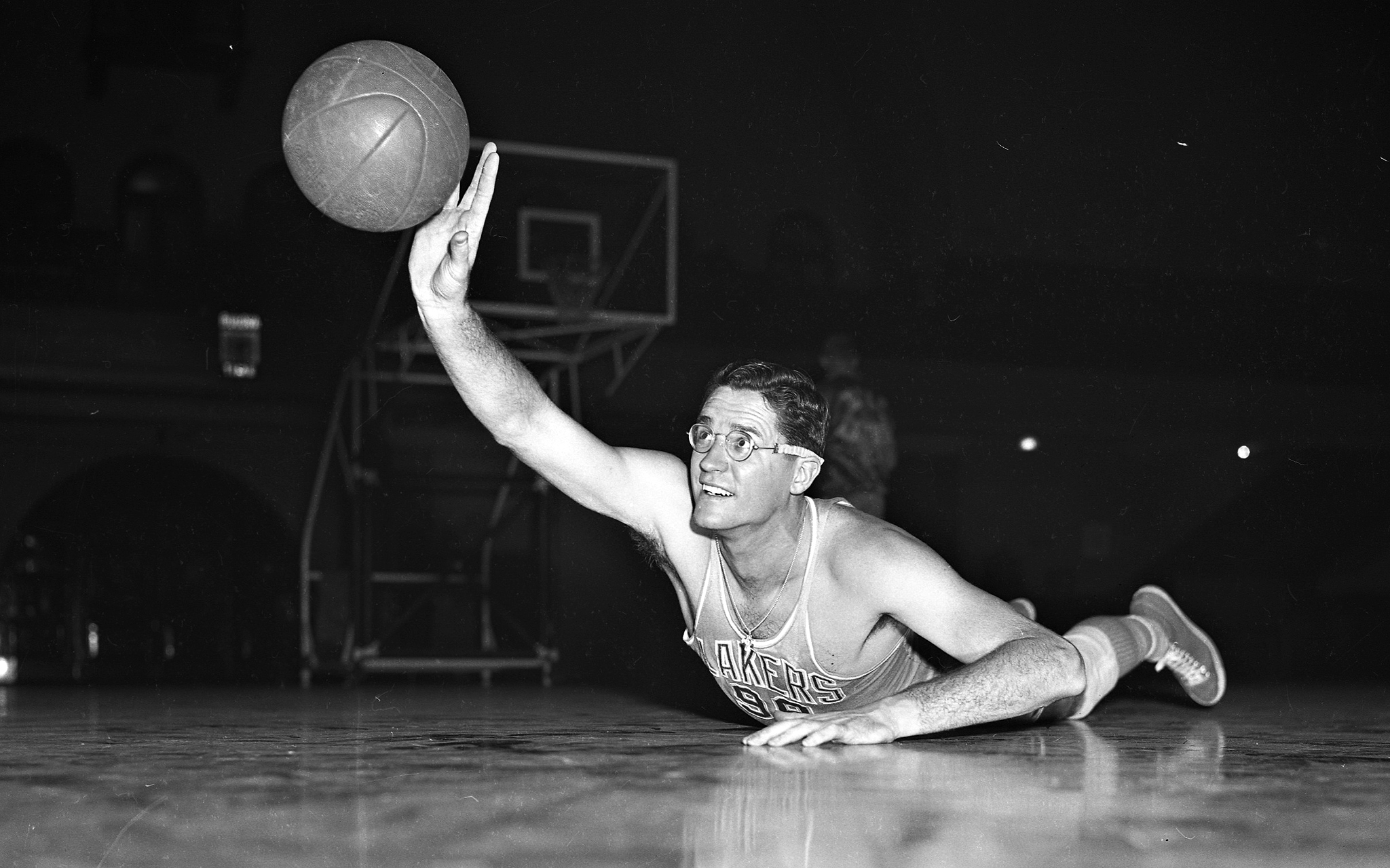 4. George Mikan, Joliet Catholic (Joliet), Class of 1941 - Top 10 NBA Players From ...2048 x 1280