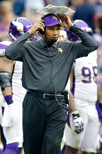 Vikings announce Frazier out as head coach
