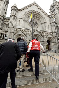 Hundreds pay respects to Musial in St. Louis