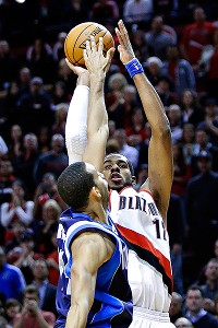 AP Photo/Don Ryan LaMarcus Aldridge hit a turnaround jumper over 