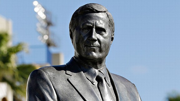 Steinbrenner Statue