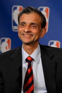 Sources: Maloofs reach record deal for Kings
