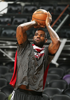 nba_g_lebron_d1_288v.jpg