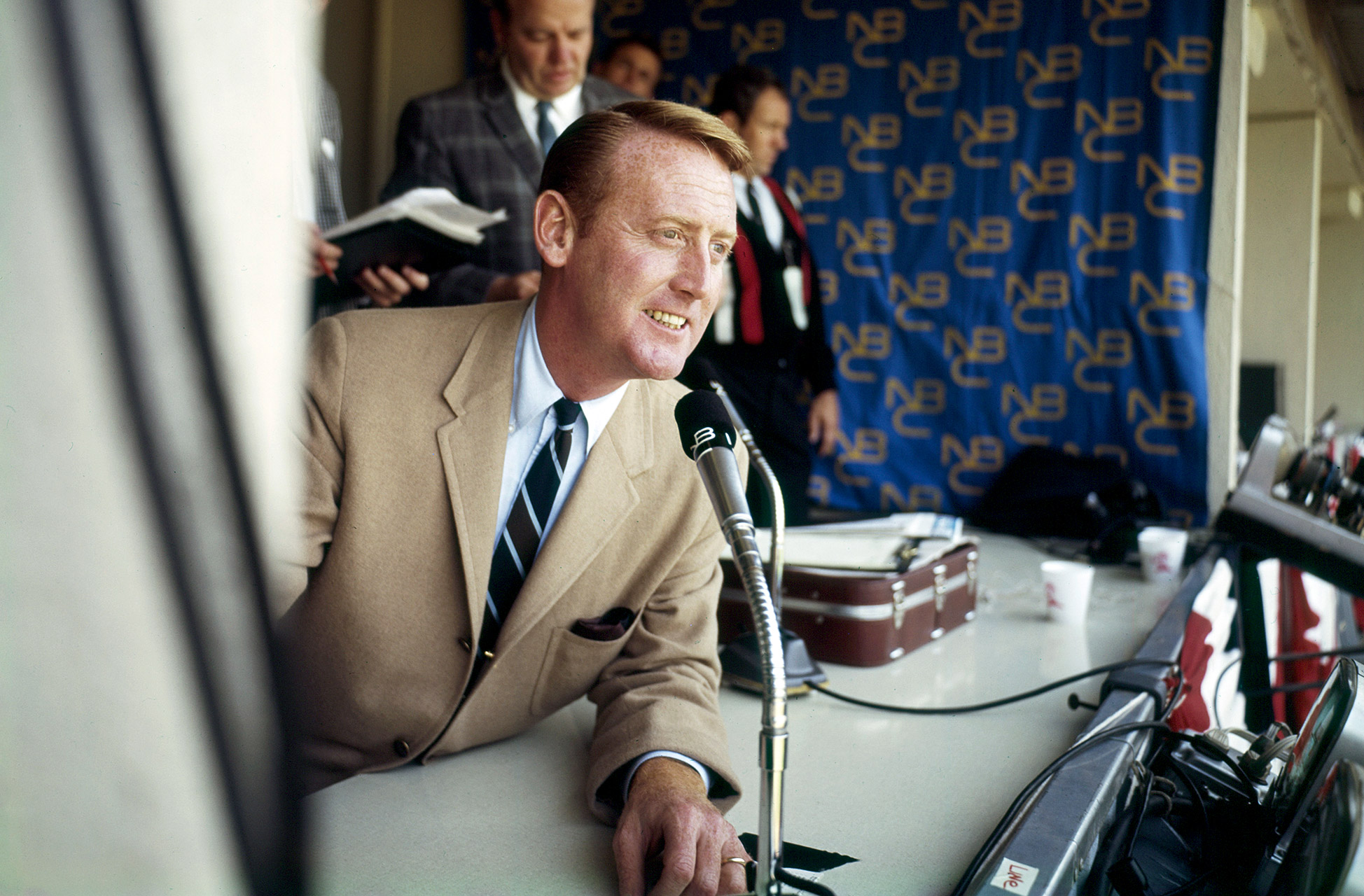 Scully dodgers hospitalized falling suffered longtime broadcaster