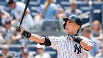 Ichiro gets 4,000th hit of professional career