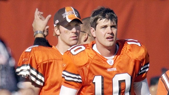 Kelly Holcomb, right, and Tim Couch of the Cleveland Browns