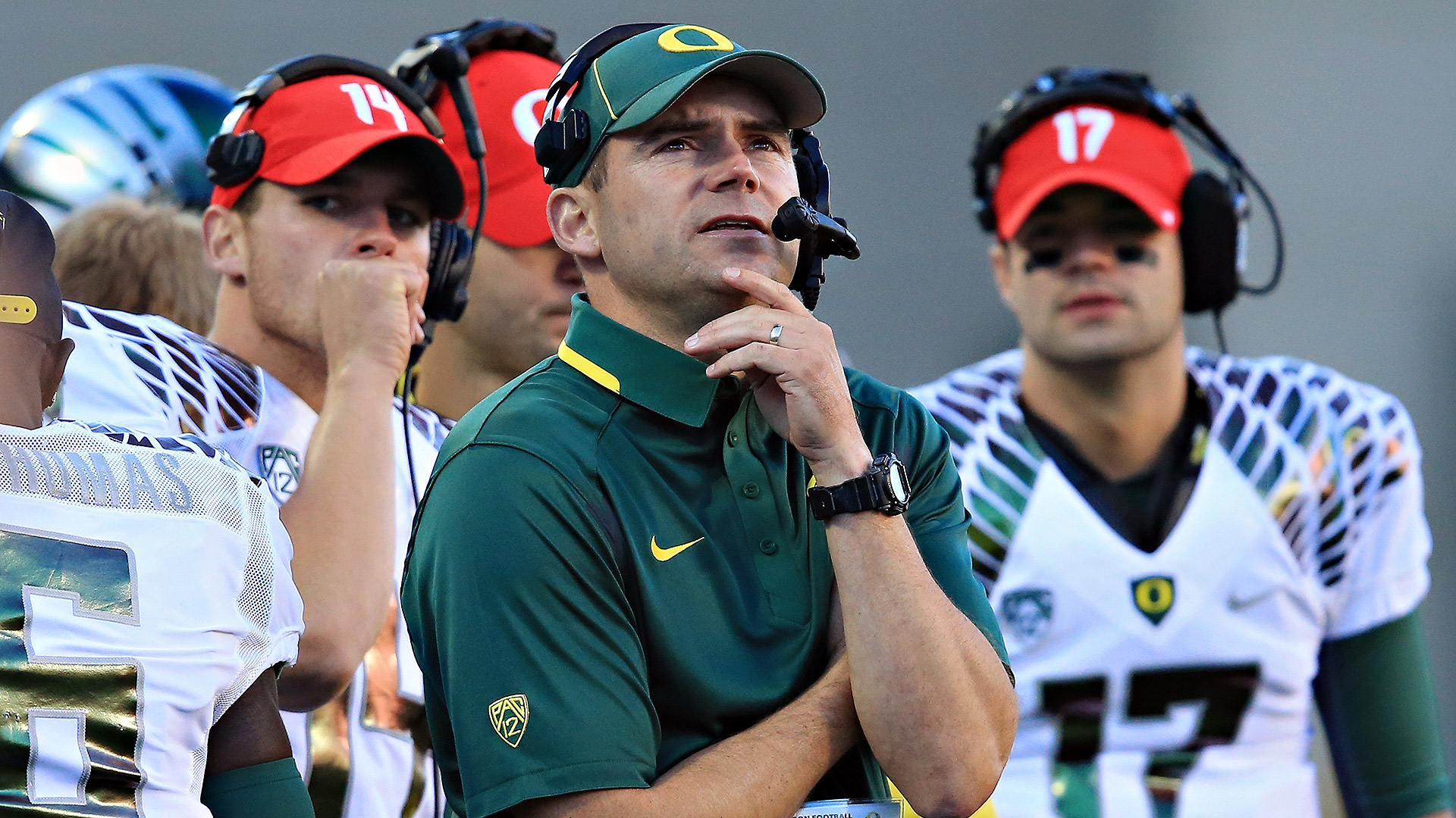 Oregon Ducks football coach Mark Helfrich makes good with his hometown