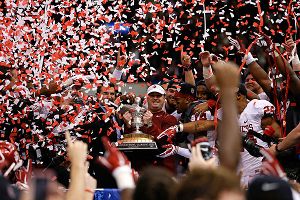 Head coach Bob Stoops of the Oklahoma Sooners