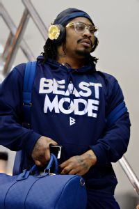 Seahawks' Lynch plans holdout over contract