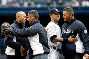 New York Yankees greats throw out ceremonial first pitch
