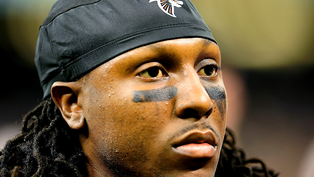 Roddy White of Atlanta Falcons won’t participate in minicamp
