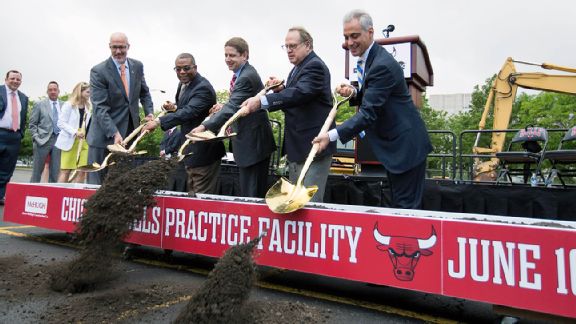 John Paxson, Michael Reinsdorf, Jerry Reinsdorf, Rahm Emanuel