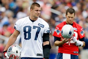 Rob Gronkowski, Tom Brady