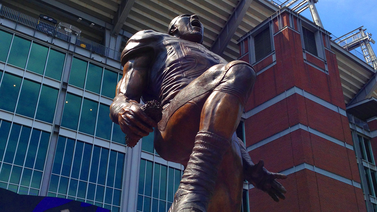 bronze statues at pro player stadium