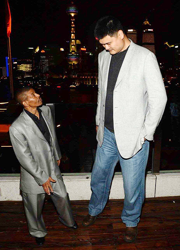 Yao Ming makes famous athletes look tiny SportsNation ESPN