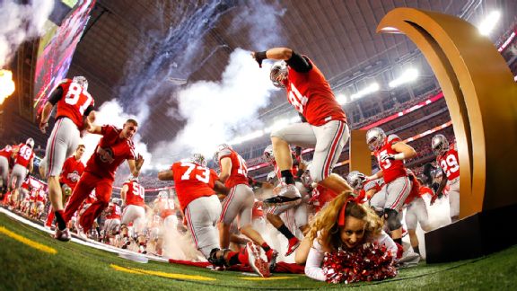 Buckeyes cheerleader