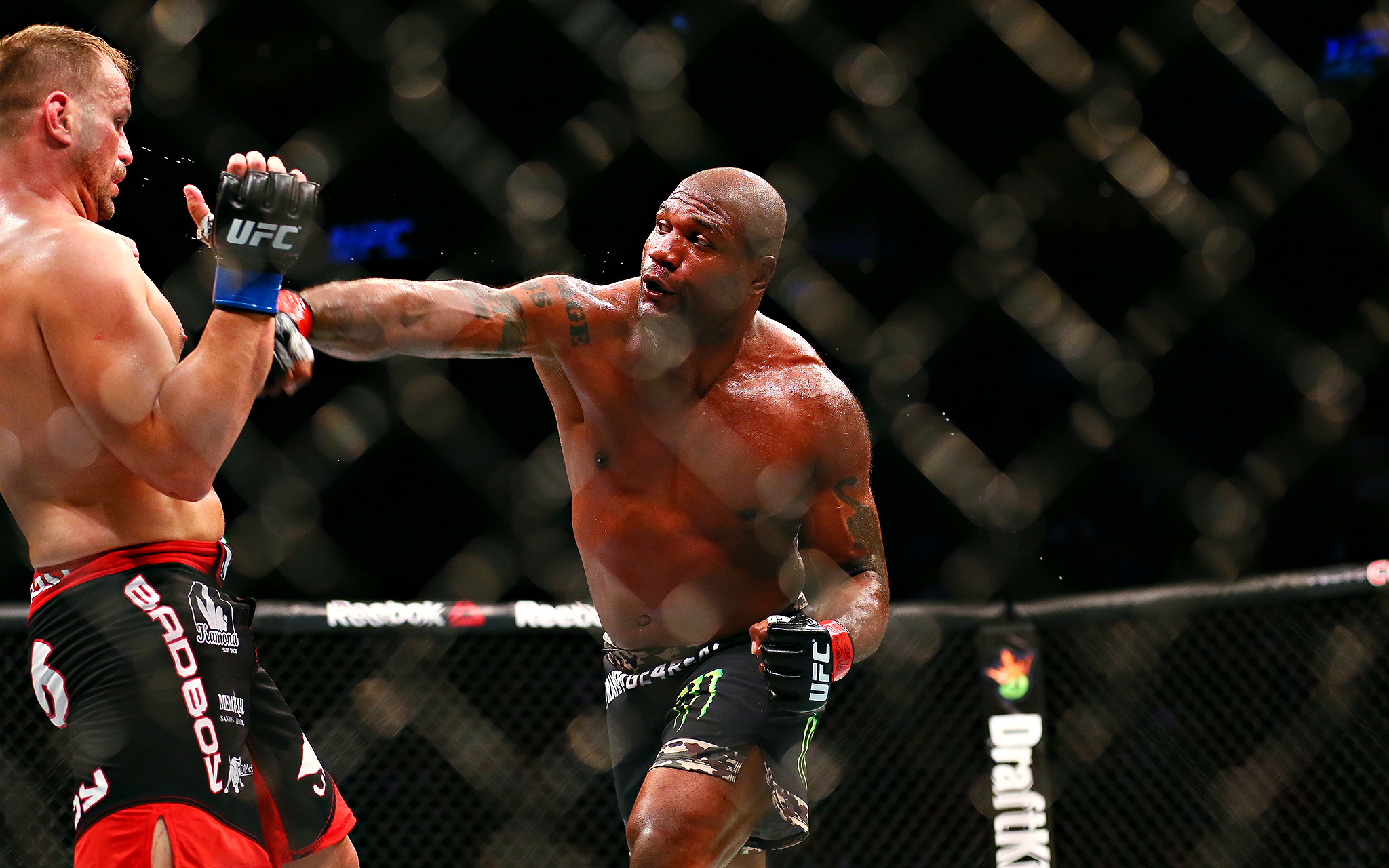 Right on point - The best shots from UFC 186 - ESPN