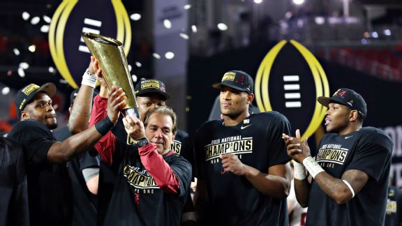 Alabama, the defending College Football Playoff national champions, are the Vegas favorites going into the 2016-17 season.