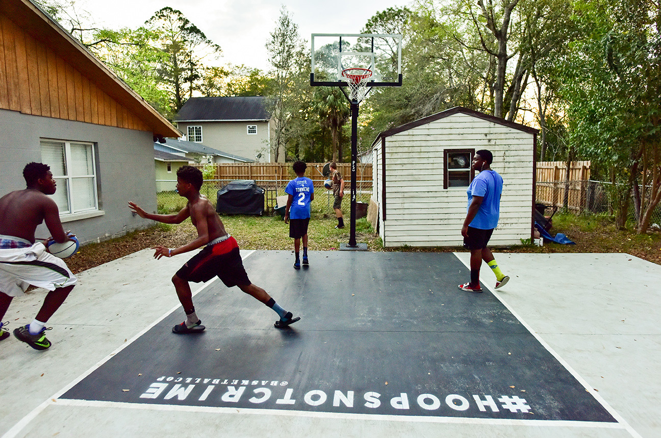 Police respond to noise complaint, end up playing basketball with teens