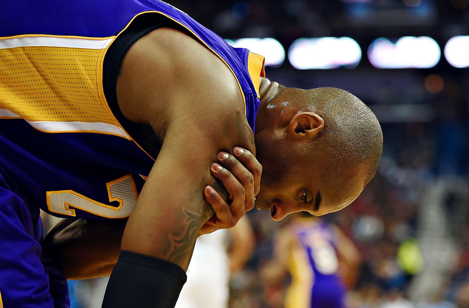 Kobe Bryant's Rookie Season Los Angeles Lakers NBA Jersey Sells for $2.73  Million - Sneaker Freaker