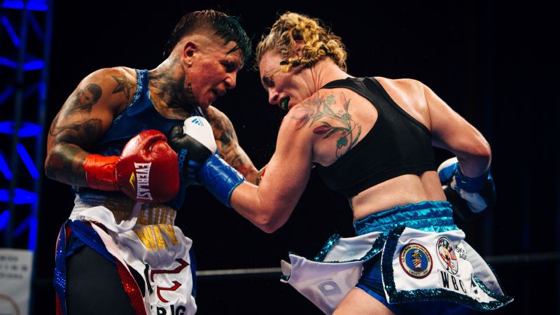 Heather Hardy fights Shelly Vincent