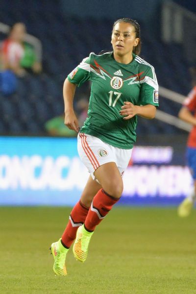 The closing of the Liga MX Femenil to those not born in Mexico hastened Veronica Perez's decision to step away from the game as a player and pursue a different career path, she told ESPN.