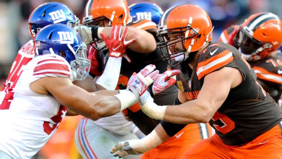 Left tackle Joe Thomas #73 of the Cleveland Browns