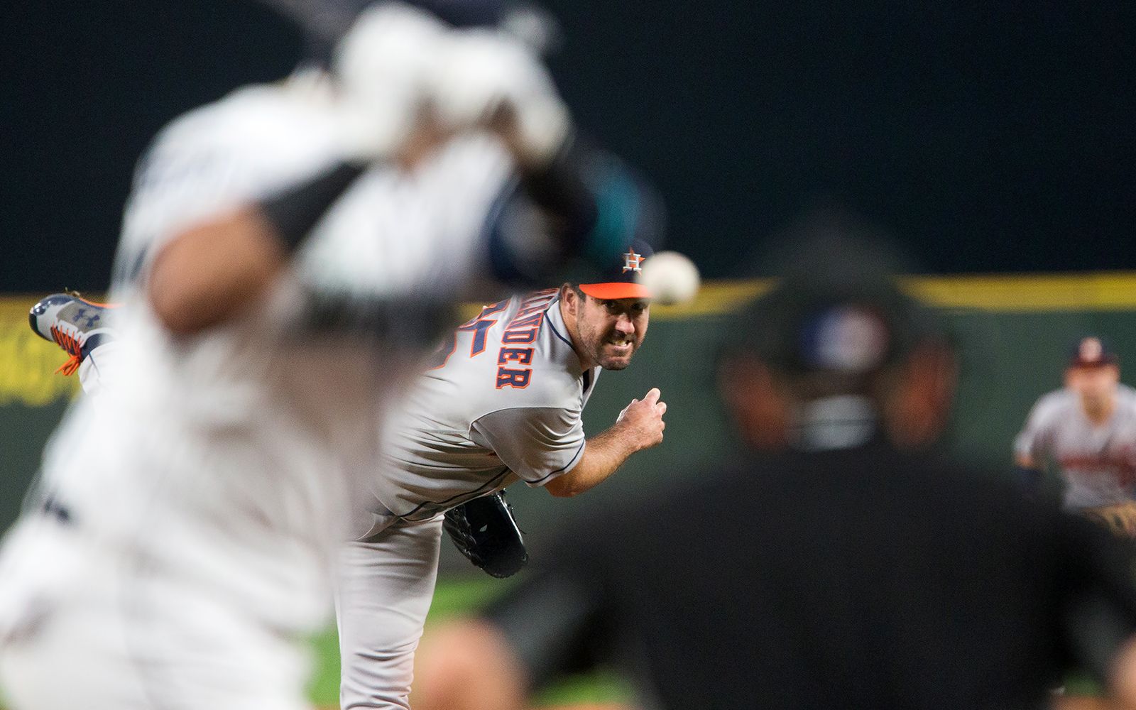 Shirts and skinned! Astros' Jose Altuve steals last laugh from