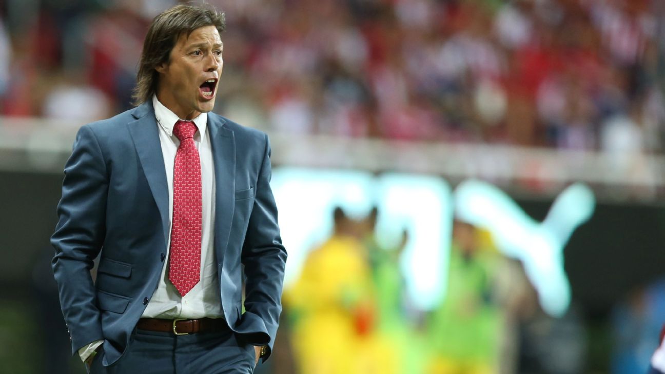Matías Almeyda Chivas de traje