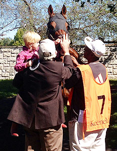 Baily pets Highlight before a race.