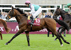 Workforce wins the 2010 Prix de l'Arc de Triomphe.