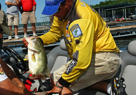 Bobby Lane sacked another dominating limit of fish and leads the SpongeTech Tennessee Triumph with 80 pounds, 10 ounces.