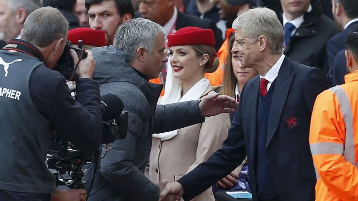 

Jose Mourinho dan Arsene Wenger berjabat tangan usai pertandingan 