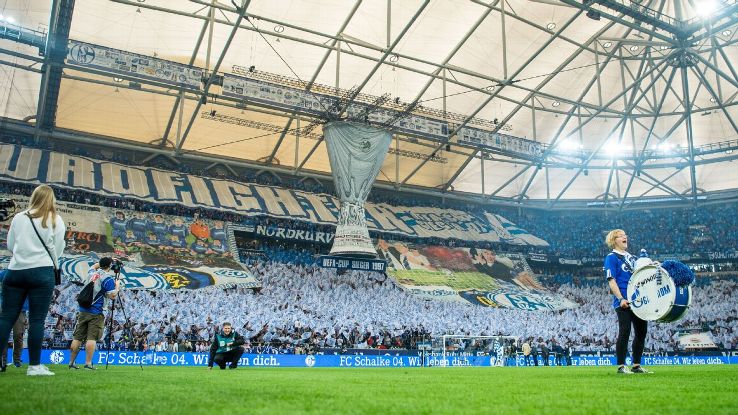 Schalke fans celebrated their UEFA Cup triumph in 1997 with a choreo display.