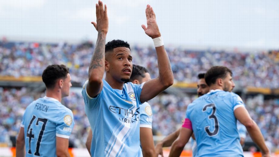Manchester City anuncia renovação com Savinho meses após recusar R$ 438 milhões para vender brasileiro