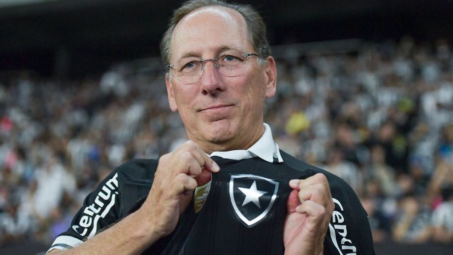 Textor garante ficar no Botafogo 'até morrer' e veta disputa com clube social: 'Não somos o Vasco'