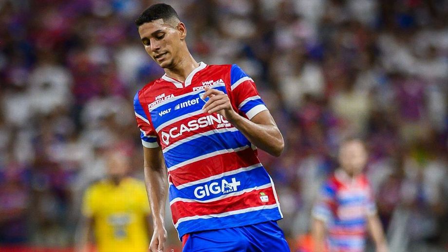 Fortaleza acerta venda de zagueiro para o Olympiacos; Palmeiras vai receber 'bolada'